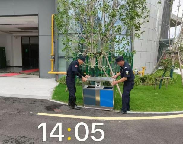 C:/Users/BA/Desktop/風(fēng)雨過后南京保安迅速行動(dòng)，恢復(fù)安“寧”面貌/4.jpg4
